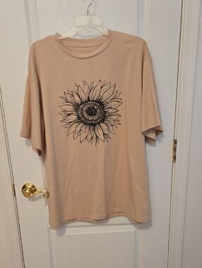 Women's Beige Short-Sleeve Sunflower Graphic Tee  SMOKE FREE HOME